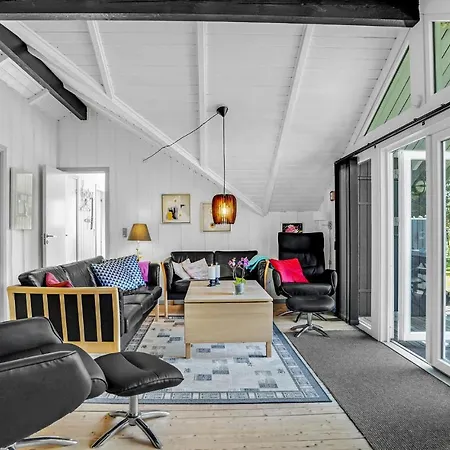 Dom wakacyjny Three-bedroom Holiday In Blåvand