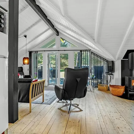 Three-bedroom Holiday In Blåvand