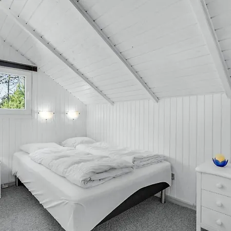 Dom wakacyjny Three-bedroom Holiday In *