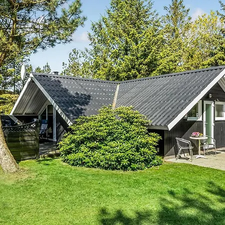 Three-bedroom Holiday In *