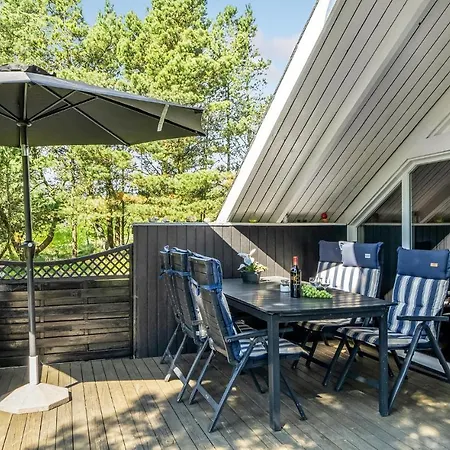 Dom wakacyjny Three-bedroom Holiday In