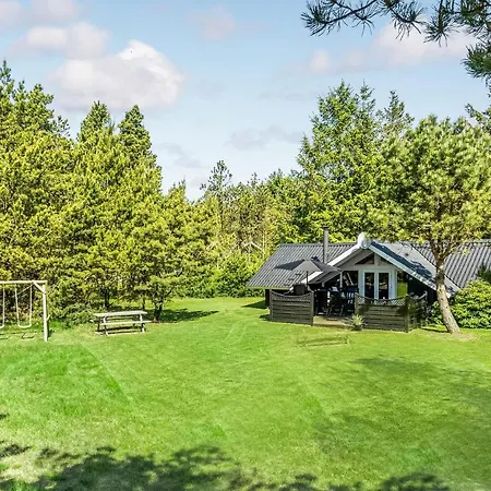 Dom wakacyjny Three-bedroom Holiday In Blåvand
